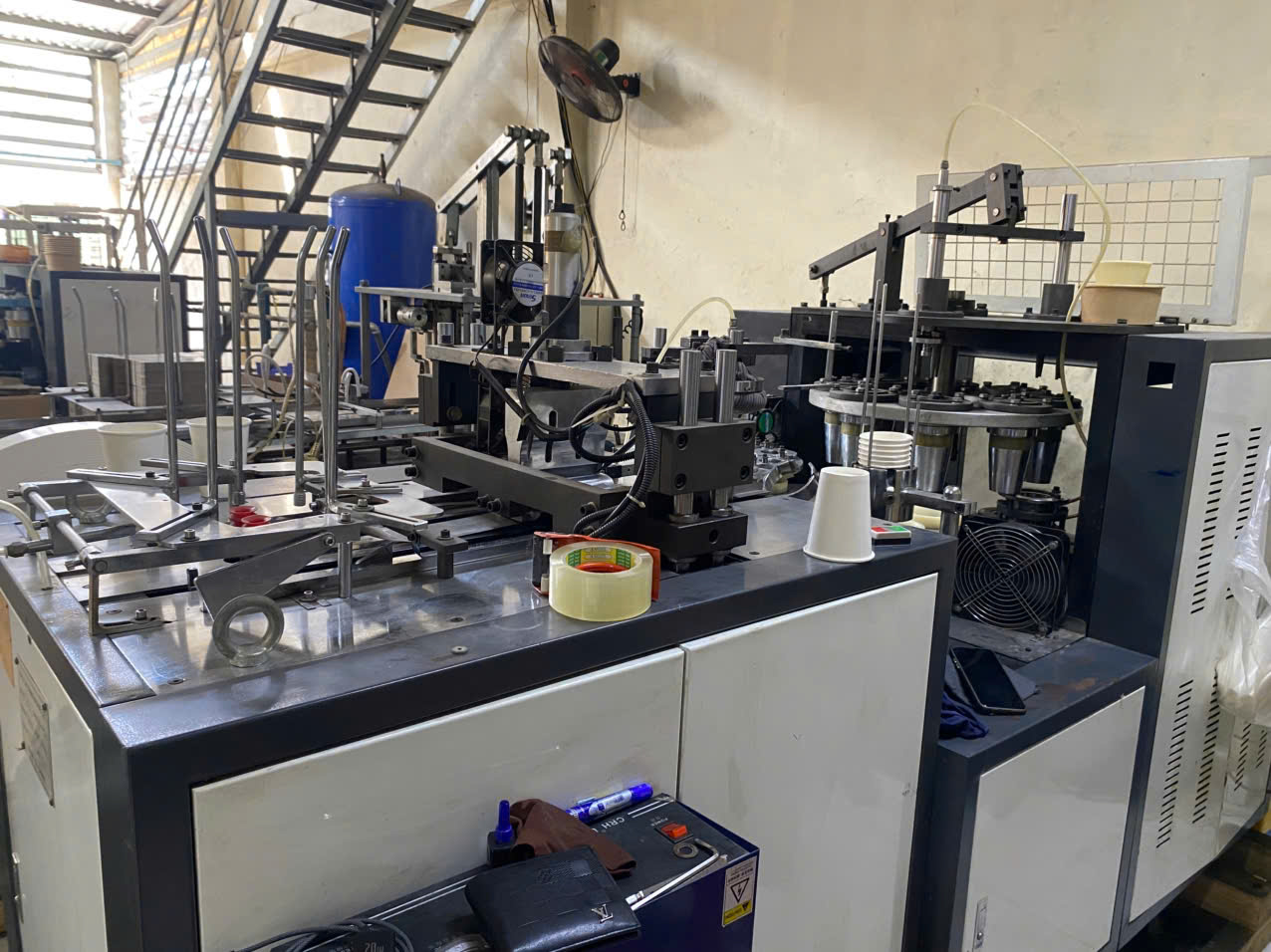 xưởng sản xuất hộp giấy đựng thức ăn và tô giấy